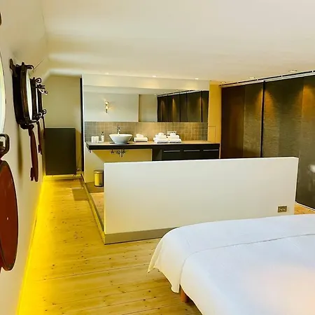 Le Grand Bordeleau Båthotell *