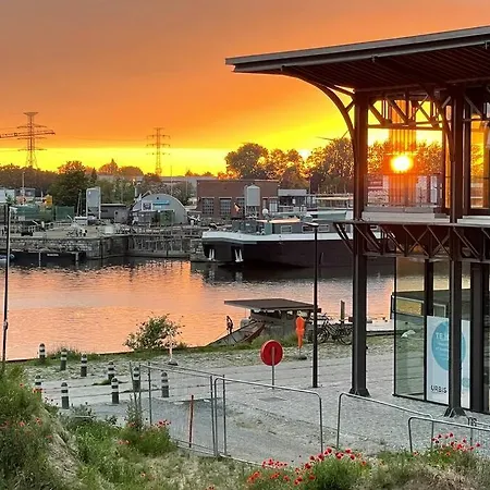 Botel Le Grand Bordeleau *
