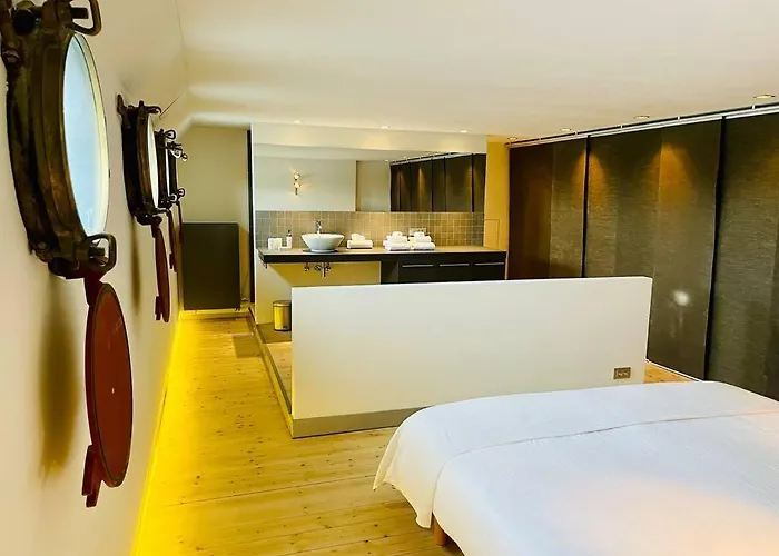 Le Grand Bordeleau 船屋 *